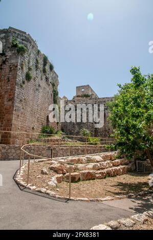 Il Parco Nazionale della Fortezza di Yehi'am è un parco nazionale israeliano nell'alta Galilea occidentale, Israele la struttura si basa sul cast di Iudyn del tempo dei Crociati Foto Stock