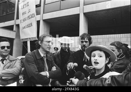Azione Get your file by psychiatric patients at AMC a causa di cattive norme sull'ispezione di file dimostranti offrire petizione, 6 maggio 1982, AZIONI, PAZIENTI, I Paesi Bassi, foto agenzia stampa del XX secolo, notizie da ricordare, documentario, fotografia storica 1945-1990, storie visive, Storia umana del XX secolo, che cattura momenti nel tempo Foto Stock