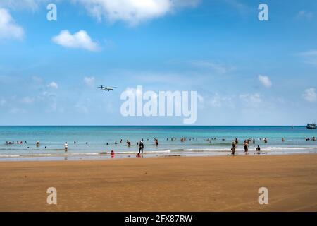 Con Isola di Dao nella Provincia di Ba Ria-Vung Tau, Vietnam - 11 Aprile 2021: L'aereo atterra sull'Isola di con Dao in Vietnam Foto Stock