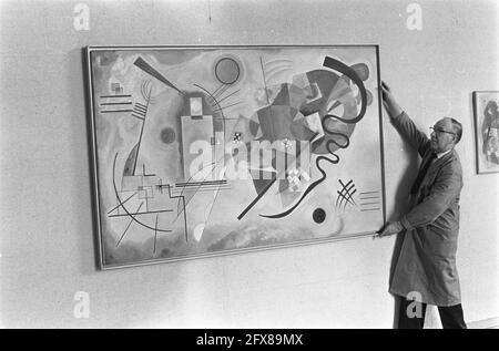 Mostra Bauhaus a Stedelijk Museum pittura di Kandinsky, 28 novembre 1968, dipinti, Paesi Bassi, foto agenzia stampa del XX secolo, notizie da ricordare, documentario, fotografia storica 1945-1990, storie visive, Storia umana del XX secolo, che cattura momenti nel tempo Foto Stock