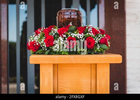 Urna Funeraria In Legno Palissandro - Handmade Per Ceneri Adulti 200 Cuin