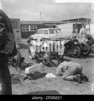 Cancellieri TT ad Assen. Max Deubel ed Emil Hoerner per i concorrenti tedeschi delle caverne sidecar, 27 giugno 1963, motocicli, motorsport, I Paesi Bassi, foto agenzia stampa del XX secolo, notizie da ricordare, documentario, fotografia storica 1945-1990, storie visive, Storia umana del XX secolo, che cattura momenti nel tempo Foto Stock