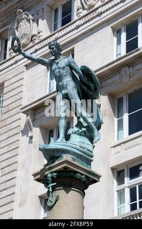 Statua della Vittoria sul Cunard War Memorial a Liverpool Foto Stock