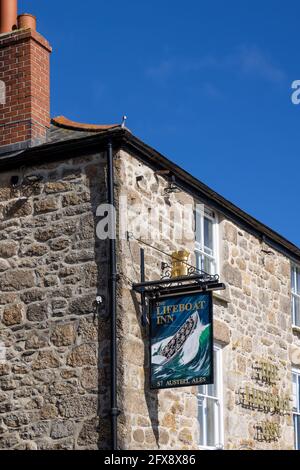 ST IVES, CORNOVAGLIA, Regno Unito - MAGGIO 13 : Vista del Lifeboat Inn a St Ives, Cornovaglia il 13 Maggio 2021 Foto Stock