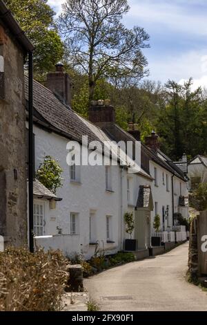 HELSTON, CORNOVAGLIA, UK - MAGGIO 14: Case tipiche a Helston, Cornovaglia il 14 maggio 2021 Foto Stock