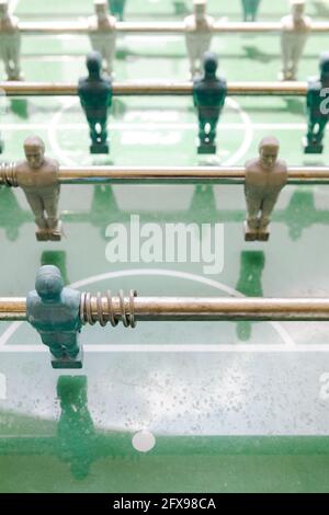 Verde e bianco calcio da tavolo italiano dettagli Foto Stock