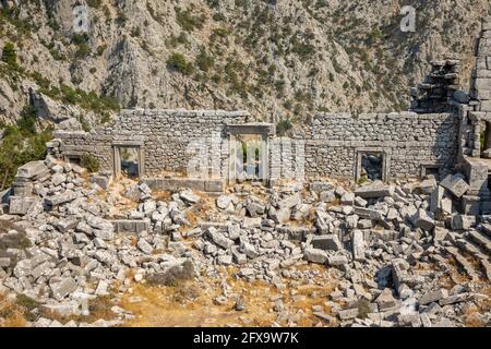 Un antico teatro a Termessos senza turisti, città vicino Antalya in Turchia Foto Stock