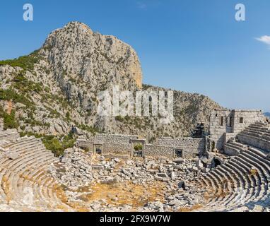 Un antico teatro a Termessos senza turisti, città vicino Antalya in Turchia Foto Stock