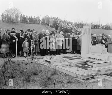 Il Sindaco van Kolfschoten apre Madurodam con il Sindaco Boot, 3 aprile 1957, Sindaci, aperture, Paesi Bassi, foto agenzia stampa del xx secolo, notizie da ricordare, documentario, fotografia storica 1945-1990, storie visive, Storia umana del XX secolo, che cattura momenti nel tempo Foto Stock