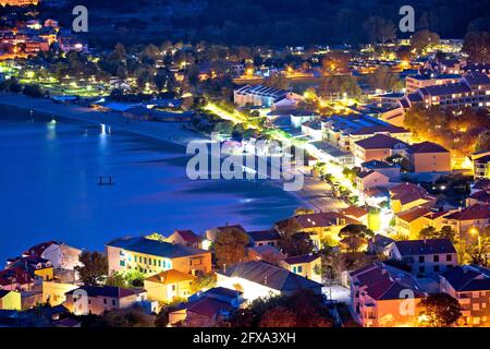 Baska. Veduta aerea serale della città di Baska. Isola di Krk in Croazia. Foto Stock