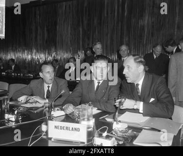 Consiglio dei ministri CEE, riunito a Bruxelles, Biesheuvel e LUN, 26 luglio 1965, ministri, I Paesi Bassi, foto agenzia stampa del XX secolo, notizie da ricordare, documentario, fotografia storica 1945-1990, storie visive, Storia umana del XX secolo, che cattura momenti nel tempo Foto Stock