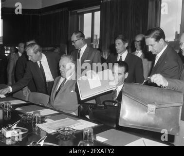 Consiglio dei ministri CEE, riunito a Bruxelles, Dr. Schroder, 26 luglio 1965, ministri, I Paesi Bassi, foto agenzia stampa del XX secolo, notizie da ricordare, documentario, fotografia storica 1945-1990, storie visive, Storia umana del XX secolo, che cattura momenti nel tempo Foto Stock