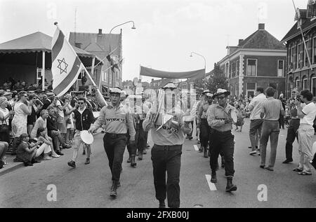 Primo giorno delle Marche di Nijmegen. Civili israeliani, 25 luglio 1967, QUATTRO DAYSE, Paesi Bassi, foto agenzia stampa del XX secolo, notizie da ricordare, documentario, fotografia storica 1945-1990, storie visive, Storia umana del XX secolo, che cattura momenti nel tempo Foto Stock