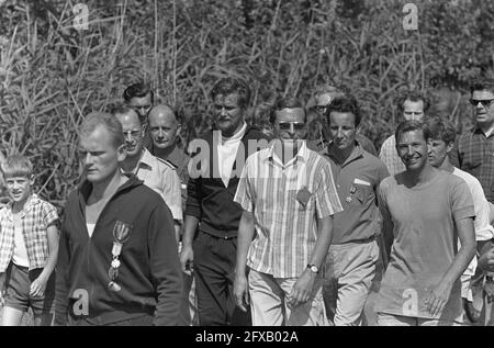 Primo giorno delle Marche di Nijmegen. Prince Claus in mezzo ad altri escursionisti, 25 luglio 1967, VIERDAAGSE, escursionisti, Paesi Bassi, foto agenzia stampa del xx secolo, notizie da ricordare, documentario, fotografia storica 1945-1990, storie visive, Storia umana del XX secolo, che cattura momenti nel tempo Foto Stock