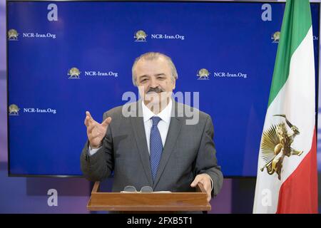 Parigi, Francia. 26 Maggio 2021. Mohammad Mohaddessin, presidente del Comitato Affari Esteri del Consiglio Nazionale della resistenza (NCRI), ha parlato durante un briefing on-line sulle prossime elezioni presidenziali iraniane. Mohaddessin ha detto che il regime diventerà più vulnerabile di fronte alla rivolta a livello nazionale in attesa nelle ali e quando ciò accadrà, sarà molto più intenso e diffuso degli anni precedenti. In poche parole, per Khamenei, questa è una battaglia di sopravvivenza. (Foto di Siavosh Hosseini/SOPA Images/Sipa USA) Credit: Sipa USA/Alamy Live News Foto Stock