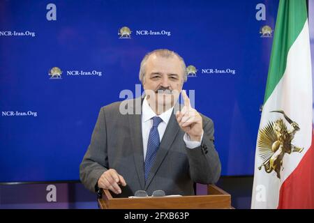 Parigi, Francia. 26 Maggio 2021. Mohammad Mohaddessin, presidente del Comitato Affari Esteri del Consiglio Nazionale della resistenza (NCRI), ha parlato durante un briefing on-line sulle prossime elezioni presidenziali iraniane. Mohaddessin ha detto che il regime diventerà più vulnerabile di fronte alla rivolta a livello nazionale in attesa nelle ali e quando ciò accadrà, sarà molto più intenso e diffuso degli anni precedenti. In poche parole, per Khamenei, questa è una battaglia di sopravvivenza. Credit: SOPA Images Limited/Alamy Live News Foto Stock