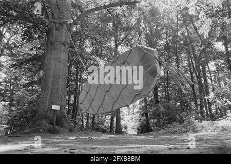 Int. Mostra di scultura Sonsbeek 1986 Arnhem presto aperto; 1000 kg marmo (Cielo doppia faccia 86) di Luciano Fabro dall'Italia, 10 giugno 1986, sculture, scultura, Mostre, arte, mostre, Paesi Bassi, agenzia stampa del XX secolo foto, notizie da ricordare, documentario, fotografia storica 1945-1990, storie visive, Storia umana del XX secolo, che cattura momenti nel tempo Foto Stock