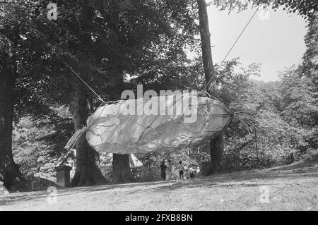 Int. Mostra di scultura Sonsbeek 1986 Arnhem presto aperto; 1000 kg di marmo (Cielo doppia faccia 86) di Luciano Fabro dall'Italia, 10 giugno 1986, sculture, arte scultorea, Mostre, arte, mostre, Paesi Bassi, agenzia stampa del XX secolo foto, notizie da ricordare, documentario, fotografia storica 1945-1990, storie visive, Storia umana del XX secolo, che cattura momenti nel tempo Foto Stock