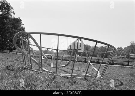 Mostra di sculture Int. Sonsbeek 1986 Arnhem presto in apertura; opera di Richard Deacon, 10 giugno 1986, sculture, scultura, Mostre, arte, mostre, Paesi Bassi, agenzia stampa del XX secolo foto, notizie da ricordare, documentario, fotografia storica 1945-1990, storie visive, Storia umana del XX secolo, che cattura momenti nel tempo Foto Stock