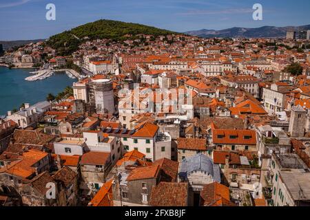 La città di Spalato visto dalla cima del campanile della Cattedrale di San Domnio nel Palazzo di Diocleziano nella città vecchia. Croazia Foto Stock