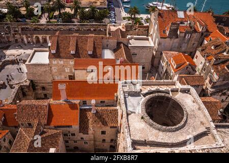 Il Palazzo di Diocleziano nella città vecchia di Spalato visto dalla cima del campanile della Cattedrale di San Domnio. Croazia Foto Stock