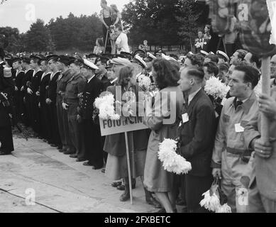 Entrata della regina Juliana nella deposizione de l'Aia dalla Marina, 18 settembre 1948, entrata, MARINA, I Paesi Bassi, foto agenzia stampa del XX secolo, notizie da ricordare, documentario, fotografia storica 1945-1990, storie visive, Storia umana del XX secolo, che cattura momenti nel tempo Foto Stock