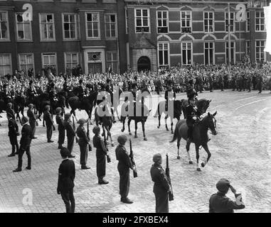 Ingresso della Regina Juliana all'Aia Hussars, 18 settembre 1948, Hussars, ingresso, I Paesi Bassi, foto agenzia stampa del XX secolo, notizie da ricordare, documentario, fotografia storica 1945-1990, storie visive, Storia umana del XX secolo, che cattura momenti nel tempo Foto Stock