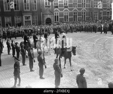 Ingresso della Regina Juliana all'Aia Hussars, 18 settembre 1948, Hussars, ingresso, I Paesi Bassi, foto agenzia stampa del XX secolo, notizie da ricordare, documentario, fotografia storica 1945-1990, storie visive, Storia umana del XX secolo, che cattura momenti nel tempo Foto Stock