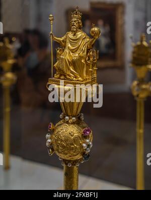 Versailles, Francia - 19 05 2021: Castello di Versailles. Scettro di Carlo Magno Foto Stock