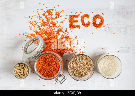 Variazione del vaso di cibo essiccato da Eco testo su sfondo testurizzato Foto Stock