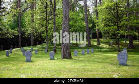 Questo cimitero di guerra di Germen contiene 120 tedeschi e 260 russi Tombe di guerra della prima guerra mondiale e del secondo mondo Guerra nella città di Ogre Lettonia Foto Stock