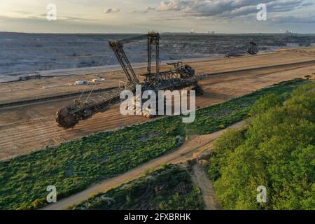 Veduta aerea della fossa aperta di Hambach vicino alla foresta di Hambach Foto Stock