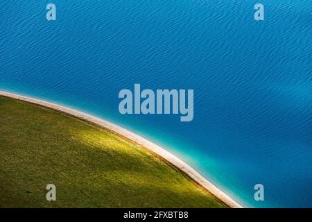 Vista aerea della spiaggia sabbiosa del lago Hawea Foto Stock
