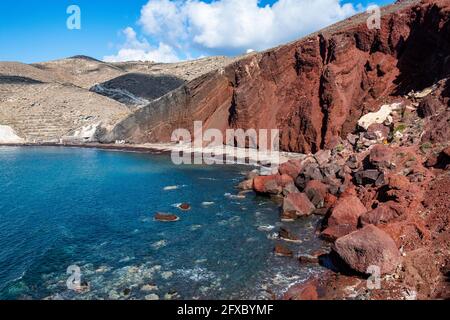 Grecia, Santorini, paesaggio vulcanico di Red Beach Foto Stock