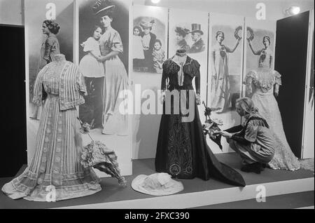 Art Nouveau in Van Goghmuseum Amsterdam, un modello di Vienna in mostra, 12 marzo 1975, mostre, Paesi Bassi, foto agenzia stampa del xx secolo, notizie da ricordare, documentario, fotografia storica 1945-1990, storie visive, Storia umana del XX secolo, che cattura momenti nel tempo Foto Stock