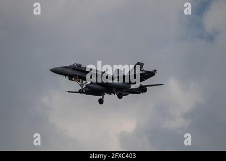 Montreal, Quebec, Canada - 05 26 2021: Esercizio NORAD a Montreal. L'USAF e il RCAF si esercitano insieme nella zona della città di Montreal. Un Hornet F18. Foto Stock