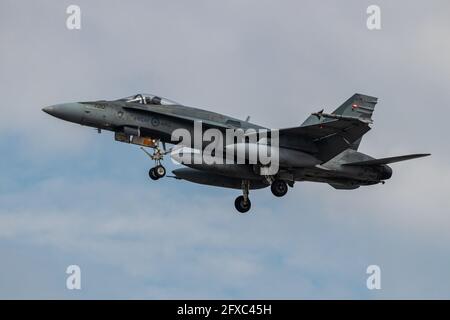 Montreal, Quebec, Canada - 05 26 2021: Esercizio NORAD a Montreal. L'USAF e il RCAF si esercitano insieme nella zona della città di Montreal. Un Hornet F18. Foto Stock