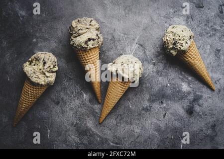 Biscotti e coni di gelato Foto Stock