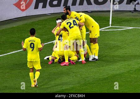 GDANSK, POLONIA - MAGGIO 26: Gerard di Villarreal CF festeggia dopo aver segnato il suo primo gol al fianco con Juan Foyth di Villarreal CF, Juan Foyth di Villarreal CF, Raul Albiol di Villarreal CF, Pau Torres di Villarreal CF, Yeremi di Villarreal CF, Carlos Bacca di Villarreal CF e Pedraza di Villarreal CF durante la partita finale della UEFA Europa League tra Villarreal CF e Manchester United allo Stadion Energa Gdansk il 26 maggio 2021 a Gdansk, Polonia (Foto di Pablo Morano/Orange Pictures) Foto Stock