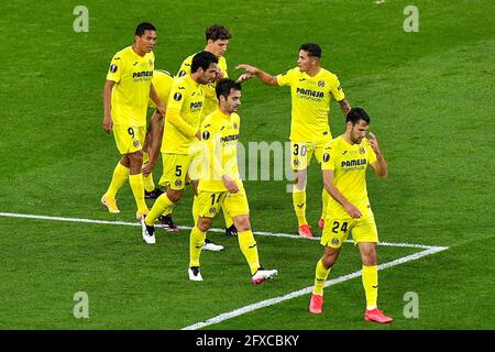 GDANSK, POLONIA - MAGGIO 26: Gerard di Villarreal CF festeggia dopo aver segnato il suo primo gol al fianco con Juan Foyth di Villarreal CF, Juan Foyth di Villarreal CF, Raul Albiol di Villarreal CF, Pau Torres di Villarreal CF, Yeremi di Villarreal CF, Carlos Bacca di Villarreal CF e Pedraza di Villarreal CF durante la partita finale della UEFA Europa League tra Villarreal CF e Manchester United allo Stadion Energa Gdansk il 26 maggio 2021 a Gdansk, Polonia (Foto di Pablo Morano/Orange Pictures) Foto Stock