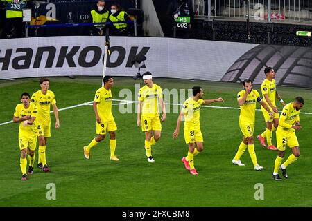 GDANSK, POLONIA - MAGGIO 26: Gerard di Villarreal CF festeggia dopo aver segnato il suo primo gol al fianco con Juan Foyth di Villarreal CF, Juan Foyth di Villarreal CF, Raul Albiol di Villarreal CF, Pau Torres di Villarreal CF, Yeremi di Villarreal CF, Carlos Bacca di Villarreal CF e Pedraza di Villarreal CF durante la partita finale della UEFA Europa League tra Villarreal CF e Manchester United allo Stadion Energa Gdansk il 26 maggio 2021 a Gdansk, Polonia (Foto di Pablo Morano/Orange Pictures) Foto Stock