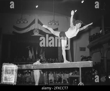 Campionati nazionali di ginnastica femminile, Deventer Leni Gerritsen, 10 gennaio 1954, campionati di ginnastica, I Paesi Bassi, foto agenzia stampa del XX secolo, notizie da ricordare, documentario, fotografia storica 1945-1990, storie visive, Storia umana del XX secolo, che cattura momenti nel tempo Foto Stock