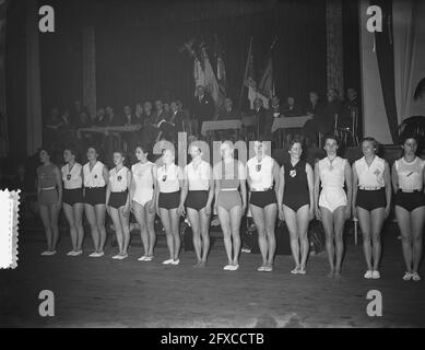 Campionati nazionali di ginnastica per donne gruppo di partecipanti Deventer, 10 gennaio 1954, partecipanti, campionati di ginnastica, I Paesi Bassi, foto agenzia stampa del XX secolo, notizie da ricordare, documentario, fotografia storica 1945-1990, storie visive, Storia umana del XX secolo, che cattura momenti nel tempo Foto Stock