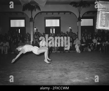 Campionati nazionali di ginnastica per donne Deventer con Prins Keizer, 10 gennaio 1954, campionati di ginnastica, Paesi Bassi, foto agenzia stampa del xx secolo, notizie da ricordare, documentario, fotografia storica 1945-1990, storie visive, Storia umana del XX secolo, che cattura momenti nel tempo Foto Stock