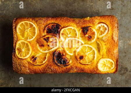 Torta turmerica al limone Foto Stock