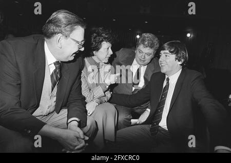 Consiglio del partito VVD da sinistra a destra: ministro Van Aardenne, Ministro Smit Kroes, CDK a Groningen Vonhoff e leader del partito Nijpels, 17 novembre 1984, consigli di partito, Paesi Bassi, foto agenzia stampa del XX secolo, notizie da ricordare, documentario, fotografia storica 1945-1990, storie visive, Storia umana del XX secolo, che cattura momenti nel tempo Foto Stock