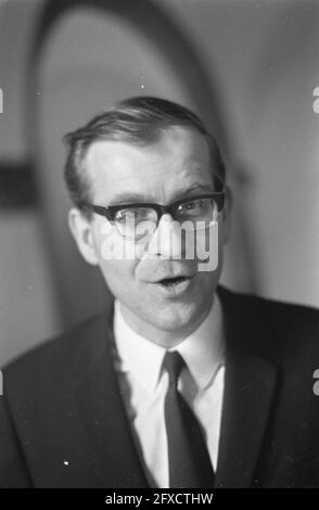 Padre Huub Oosterhuis, pastore studentesco del Collegio Sant'Ignazio 5 Oosterhuis parla nella cappella del Collegio Sant'Ignazio, Amsterdam, 4 Oosterhuis, 2 marzo 1969, I Paesi Bassi, foto agenzia stampa del XX secolo, notizie da ricordare, documentario, fotografia storica 1945-1990, storie visive, Storia umana del XX secolo, che cattura momenti nel tempo Foto Stock