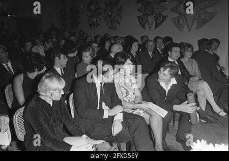 Premio di poesia di Amsterdam assegnato a Stedelijki, 8 dicembre 1967, premi, Paesi Bassi, foto agenzia stampa del xx secolo, notizie da ricordare, documentario, fotografia storica 1945-1990, storie visive, Storia umana del XX secolo, che cattura momenti nel tempo Foto Stock