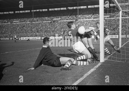 Sparta contro Feyenoord 0-3, momenti di gioco, 18 ottobre 1964, sport, Calcio, Paesi Bassi, foto agenzia stampa del XX secolo, notizie da ricordare, documentario, fotografia storica 1945-1990, storie visive, Storia umana del XX secolo, che cattura momenti nel tempo Foto Stock