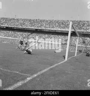 Sparta contro Feyenoord 3-0. Game Moments, 27 agosto 1961, sport, calcio, I Paesi Bassi, foto agenzia stampa del XX secolo, notizie da ricordare, documentario, fotografia storica 1945-1990, storie visive, Storia umana del XX secolo, che cattura momenti nel tempo Foto Stock